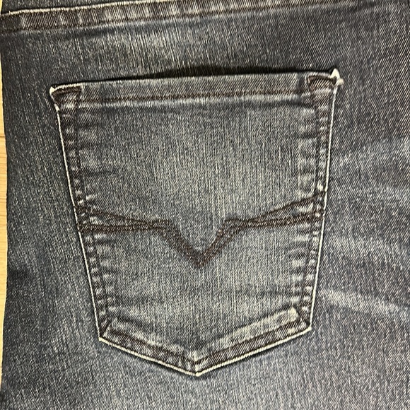 Guess Jeans - Picture 3 of 8